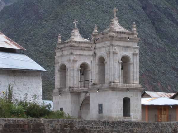 CAPITOLIO DE LA IGLESIA DE TOMEPAMPA